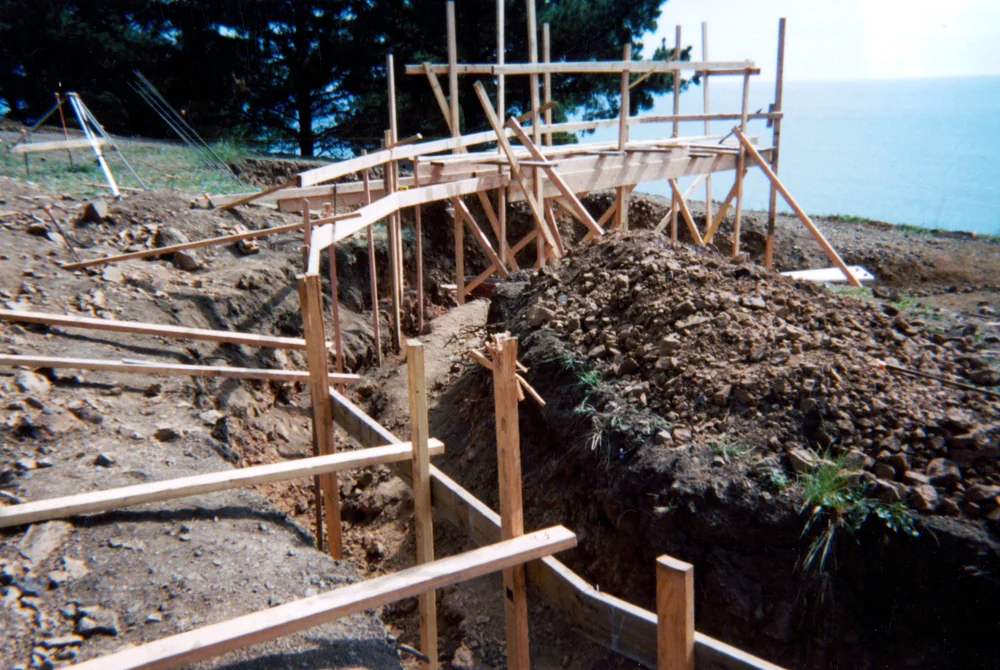 Cliff-edge formwork during Treebones construction, 2000-01